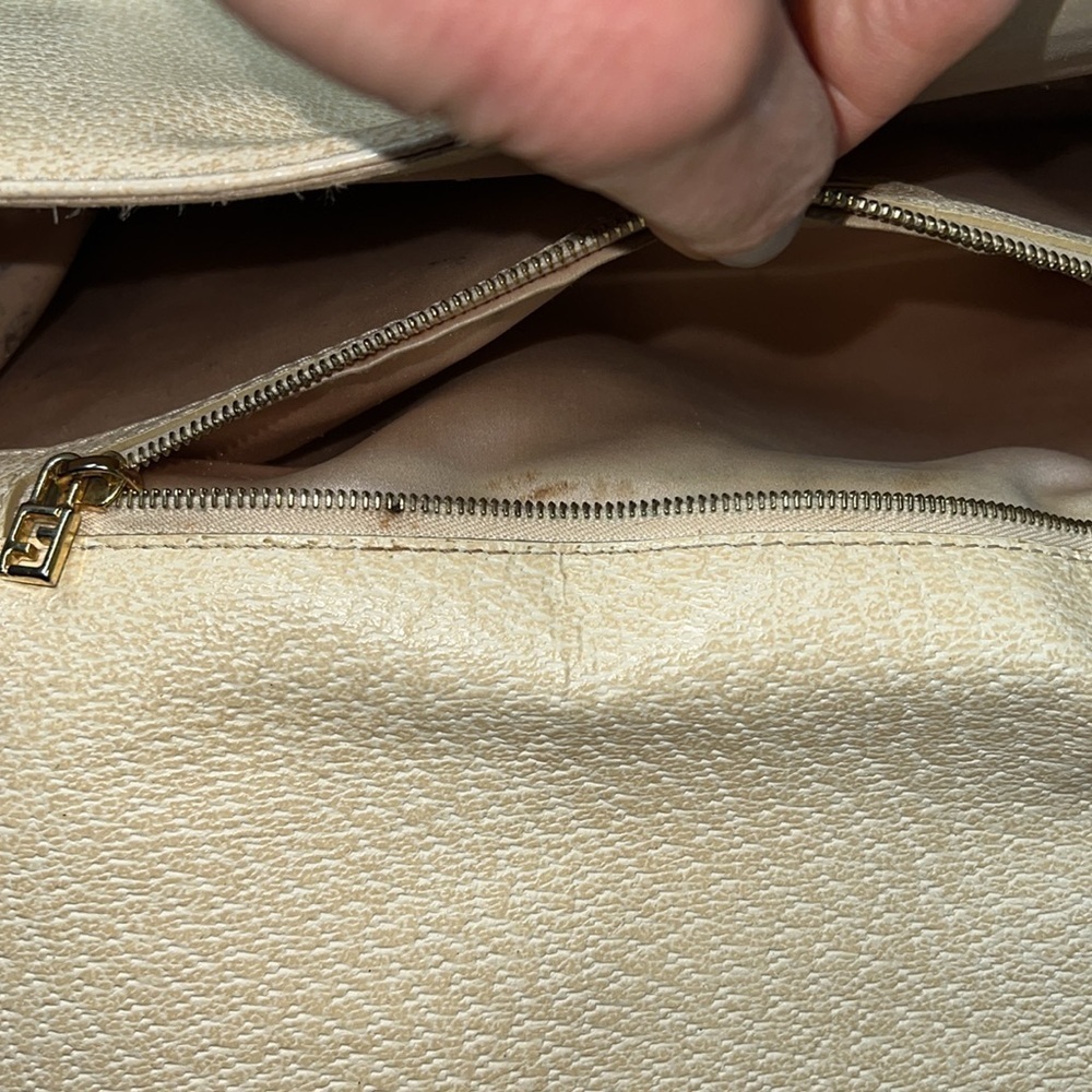 Fendi Beige Cream Leather Logo Marble Clasp Bag - Picture 14 of 16